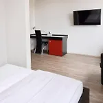 Hostel Villa-bassermann, Stilvoll, 2 Min Zum Schloss, Schnelles Wlan & Parkplatz Schwetzingen