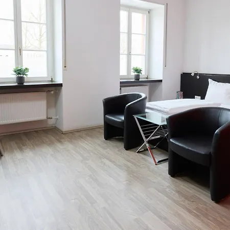 Villa-bassermann, Stilvoll, 2 Min Zum Schloss, Schnelles Wlan & Parkplatz Σβέτζινγκεν