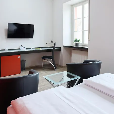 Villa-bassermann, Stilvoll, 2 Min Zum Schloss, Schnelles Wlan & Parkplatz Hostel
