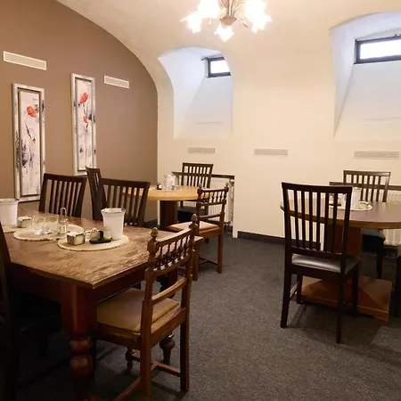 ホステル Villa-bassermann, Stilvoll, 2 Min Zum Schloss, Schnelles Wlan & Parkplatz シュヴェツィンゲン