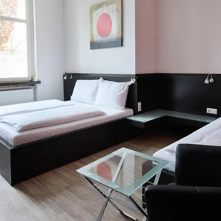 Villa-bassermann, Stilvoll, 2 Min Zum Schloss, Schnelles Wlan & Parkplatz Hostel