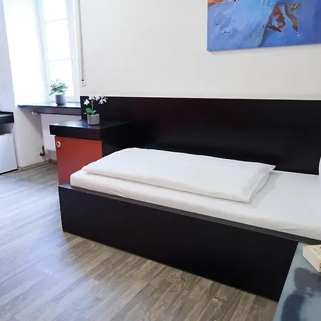 Bassermann Hostel *