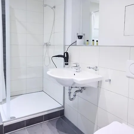 Villa-bassermann, Stilvoll, 2 Min Zum Schloss, Schnelles Wlan & Parkplatz Hostel
