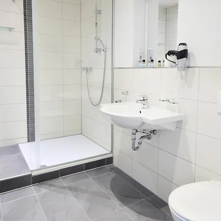 Villa-bassermann, Stilvoll, 2 Min Zum Schloss, Schnelles Wlan & Parkplatz Hostel *