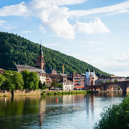 ホステル Villa-bassermann, Stilvoll, 2 Min Zum Schloss, Schnelles Wlan & Parkplatz シュヴェツィンゲン