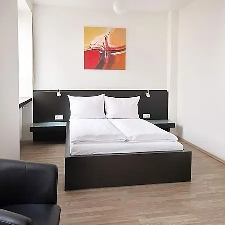 Hostel Villa-bassermann, Stilvoll, 2 Min Zum Schloss, Schnelles Wlan & Parkplatz Σβέτζινγκεν