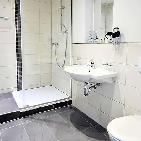 Hostel Villa-bassermann, Stilvoll, 2 Min Zum Schloss, Schnelles Wlan & Parkplatz
