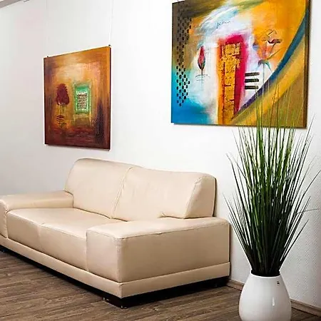 Hostel Villa-bassermann, Stilvoll, 2 Min Zum Schloss, Schnelles Wlan & Parkplatz