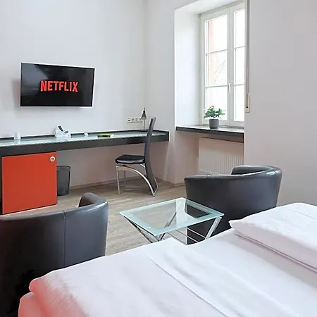 Hostel Villa-bassermann, Stilvoll, 2 Min Zum Schloss, Schnelles Wlan & Parkplatz
