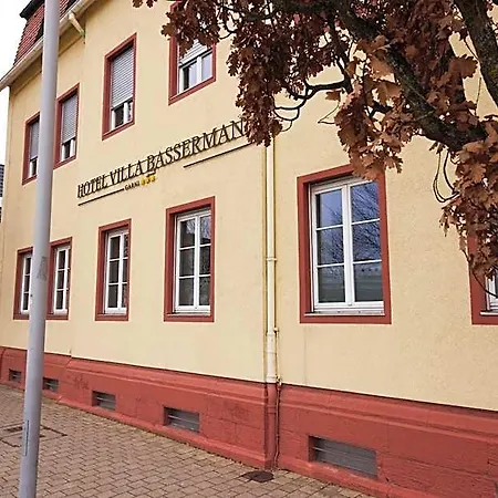 Villa-bassermann, Stilvoll, 2 Min Zum Schloss, Schnelles Wlan & Parkplatz Σβέτζινγκεν