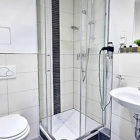 Hostel Villa-bassermann, Stilvoll, 2 Min Zum Schloss, Schnelles Wlan & Parkplatz Σβέτζινγκεν