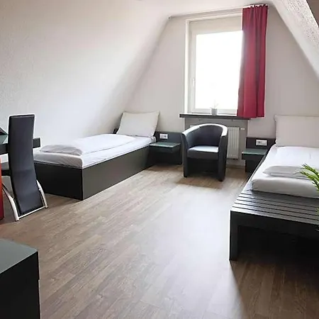 Villa-bassermann, Stilvoll, 2 Min Zum Schloss, Schnelles Wlan & Parkplatz Hostel