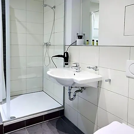 Villa-bassermann, Stilvoll, 2 Min Zum Schloss, Schnelles Wlan & Parkplatz Hostel