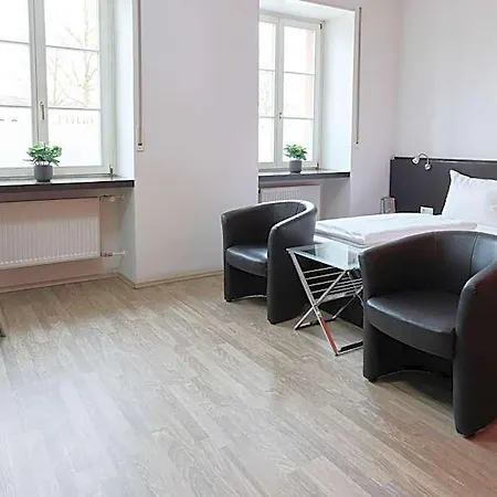 Villa-bassermann, Stilvoll, 2 Min Zum Schloss, Schnelles Wlan & Parkplatz Hostel *