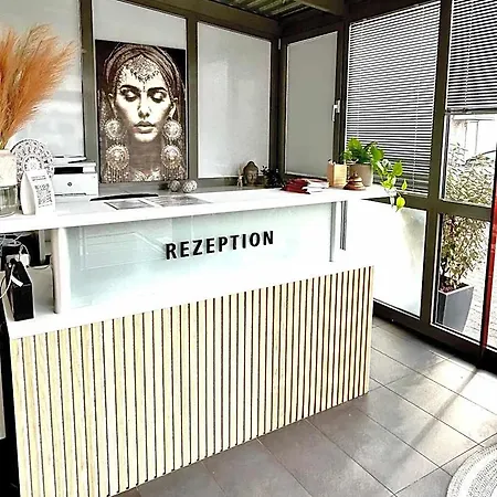 Hostel Villa-bassermann, Stilvoll, 2 Min Zum Schloss, Schnelles Wlan & Parkplatz Σβέτζινγκεν
