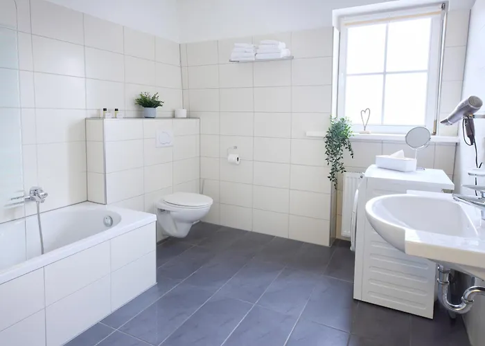 Villa-bassermann, Stilvoll, 2 Min Zum Schloss, Schnelles Wlan & Parkplatz Hostel