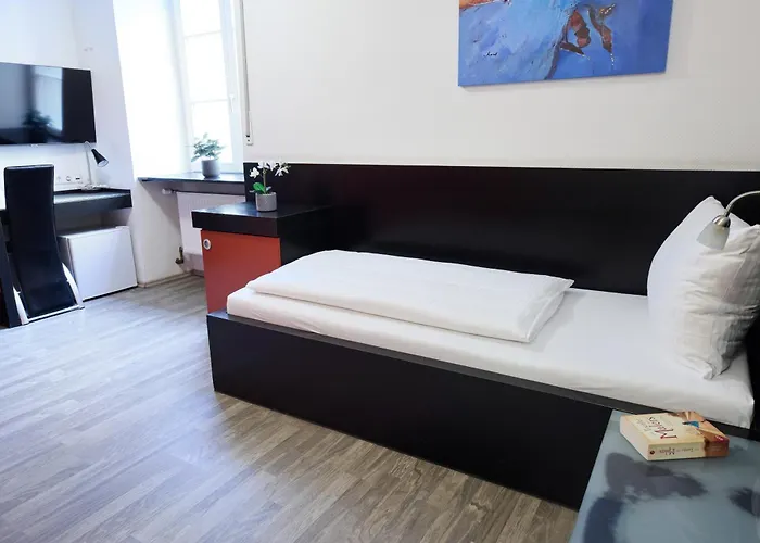 Villa-bassermann, Stilvoll, 2 Min Zum Schloss, Schnelles Wlan & Parkplatz Hostel *