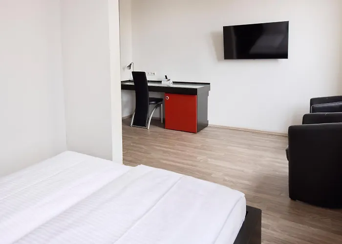 Hostel Villa-bassermann, Stilvoll, 2 Min Zum Schloss, Schnelles Wlan & Parkplatz Σβέτζινγκεν