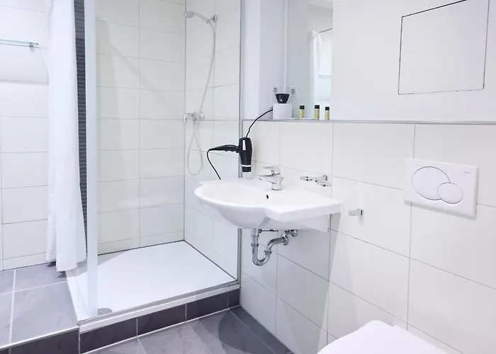 Villa-bassermann, Stilvoll, 2 Min Zum Schloss, Schnelles Wlan & Parkplatz Hostel