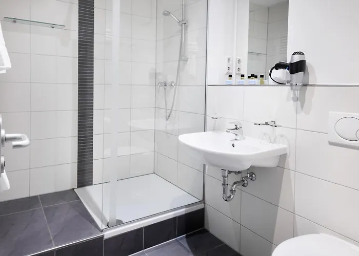 Hostel Villa-bassermann, Stilvoll, 2 Min Zum Schloss, Schnelles Wlan & Parkplatz